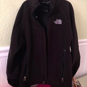 The North face Women’s black fleece full zip